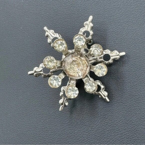 Vintage 1940s Starburst Snowflake Lapel Brooch - Picture 1 of 13